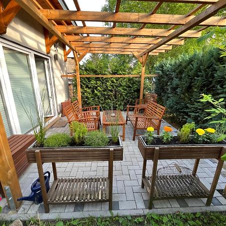 Ferienwohnung Im Stadtzentrum Von Bernau - Komfortable Wohnung Mit 2 Zimmern, Bad, Spuelmaschine, Waschmaschine, Komplette Kueche, Wlan, Terrasse, Ruhige Lage Bernau bei Berlin Eksteriør billede