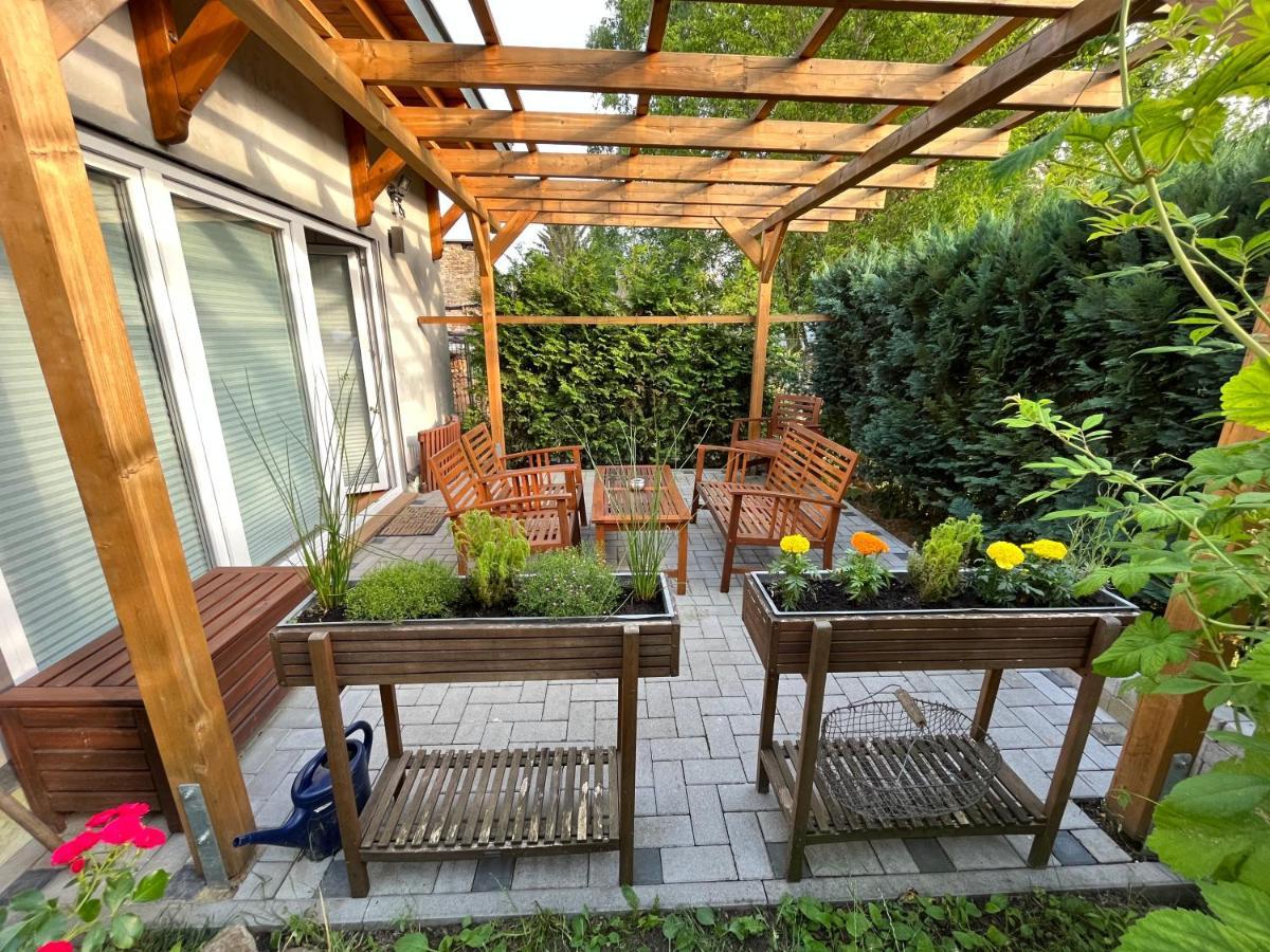 Ferienwohnung Im Stadtzentrum Von Bernau - Komfortable Wohnung Mit 2 Zimmern, Bad, Spuelmaschine, Waschmaschine, Komplette Kueche, Wlan, Terrasse, Ruhige Lage Bernau bei Berlin Eksteriør billede
